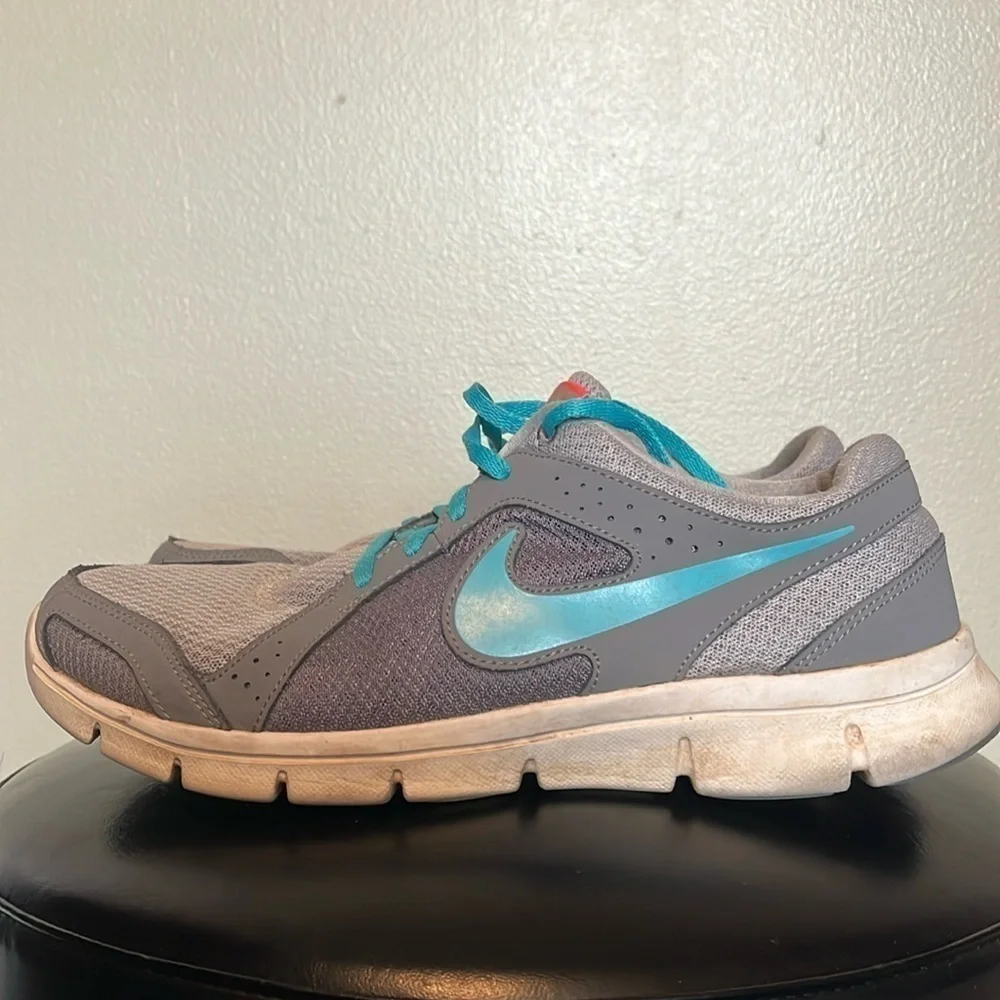 Nike Flex Experience RN 2 Running Shoes Womens 9.5 Gray Blue Sneakers